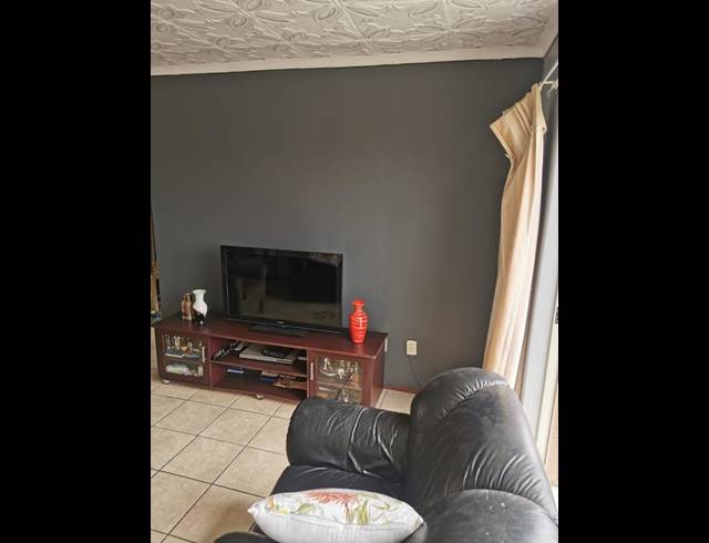 2 BEDROOM PROPERTY TO RENT IN KLEINFONTEIN